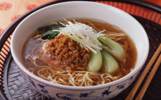 Noodles meat vegetables chopsticks plate - meat and vegetables free wallpaper
