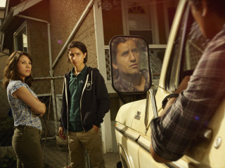 Man woman car picture looking - serial art free wallpaper