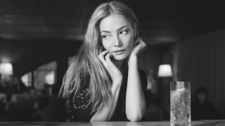 Woman serious expression hand on - leesha hannigan free wallpaper for desktop