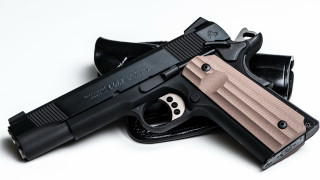 Gun pink black grip white - a black case free wallpaper