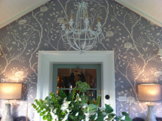 Chandelier door plant vase flowers - flemish free wallpaper
