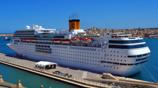 Cruise ship docked bus sunny - stuckism free wallpaper