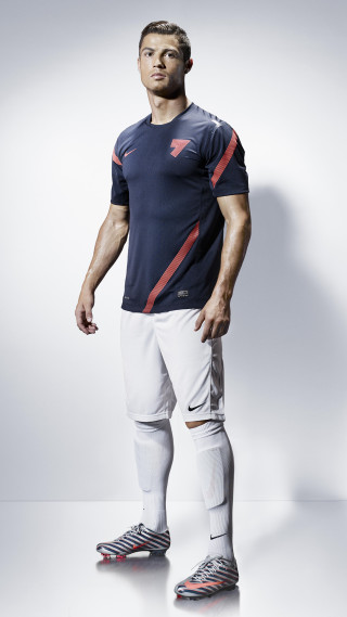 Man soccer uniform posing foot - his foot free wallpaper