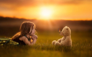 Little girl field teddy bear - free love wallpaper