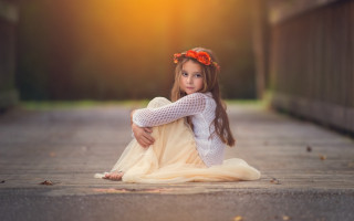 Little girl sitting arms crossed - a little girl free wallpaper