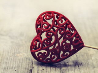 Red heart wooden surface stick - florianne becker free wallpaper