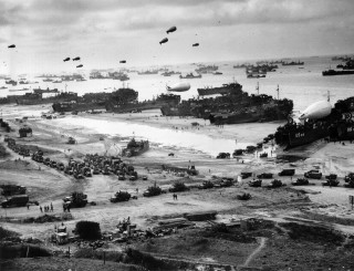 Beach boats tanks people black - huge scene free wallpaper