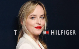 Red lipstick white jacket blue - red lipstick free wallpaper