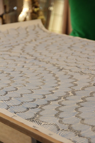 Table closeup tablecloth vase green - a table cloth free wallpaper