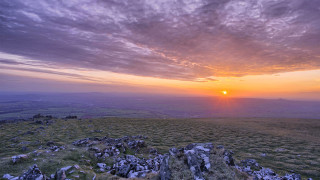 Sunset rocky field cloudy sky - cloud and a sun free wallpaper