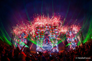 Crowd watching show large screen - dr. atl free wallpaper