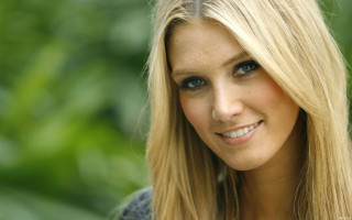 Blonde woman blue eyes smiling - a photo free wallpaper