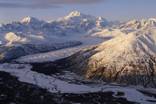 Mountain range plane window view - a view of a mountain range free wallpaper
