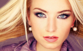 Woman blue eyes blonde hair 3 - realistic eye free wallpaper