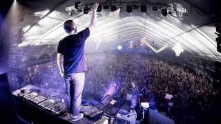Man stage dj mixer crowd - top of a stage free wallpaper