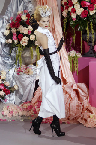 Woman white dress black gloves 2 - didier mouron free wallpaper