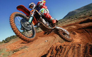 Dirt bike rider track helmet - a dirt bike free wallpaper