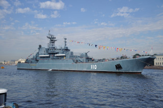 Battleship water dock flag flying - front view free wallpaper