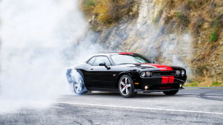 Black car red stripes smoke - a black car free wallpaper