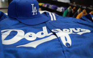 Dodgers baseball jersey store window - a baseball cap free wallpaper