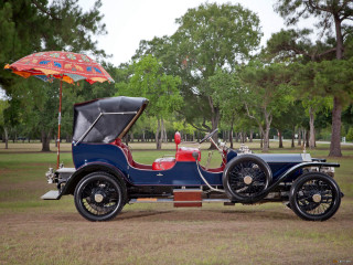 Old model car umbrella park - an old model car free wallpaper