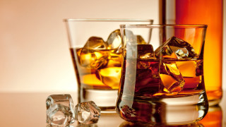 Glass ice whiskey table ice 2 - product photography free wallpaper