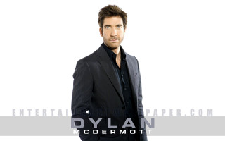 Man suit tie posing picture 26 - his hands in his pockets free wallpaper