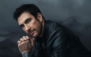 Man leather jacket posing hand - his wrist free wallpaper