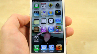 Person holding cell phone picture 2 - the screen free wallpaper