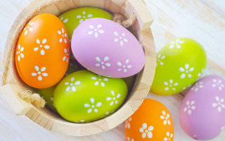 Basket filled colorful easter eggs - a basket free wallpaper