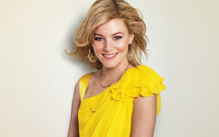 Woman yellow dress smile necklace - her face and a necklace free wallpaper
