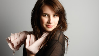 Woman scarf posing picture gray - fine art free wallpaper