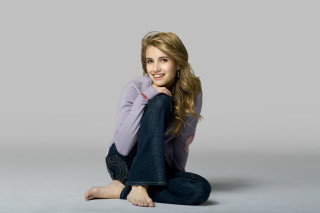 Woman sitting ground legs crossed 11 - cute free wallpaper