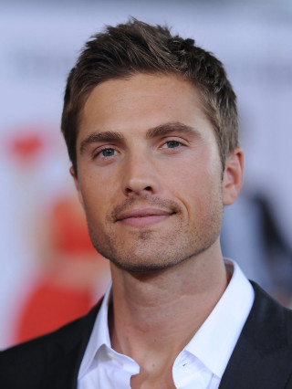 Man suit white shirt smile - a suit free wallpaper