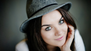 Woman hat white shirt gray - eye free wallpaper