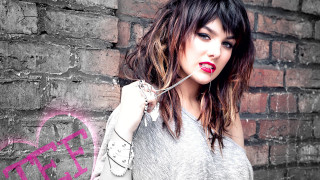 Woman cigarette brick wall graffiti - wall behind her free wallpaper