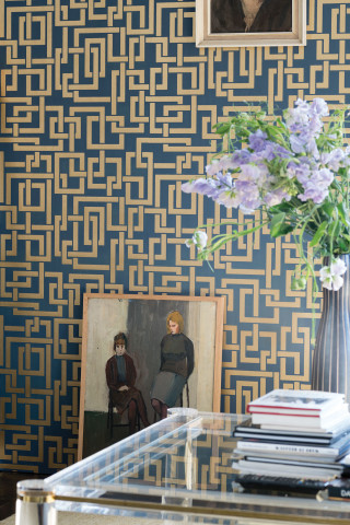 Vase flowers picture table wall 2 - a painting of a woman free wallpaper
