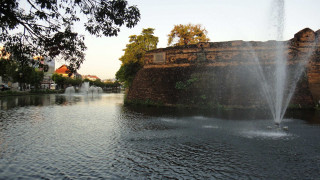 Fountain lake stone wall bridge - free ship wallpaper