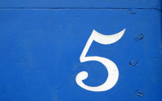 Number five painted blue wall - a blue wall free wallpaper