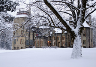 Large building clock tower snowy - a large building free wallpaper