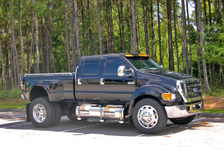 Black truck parking lot trees - a yellow light free wallpaper