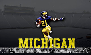 Football player running football michigan - cleve gray free wallpaper