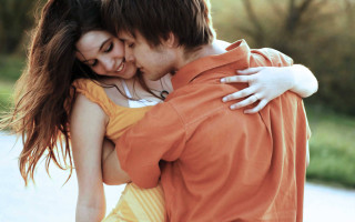 Man woman hugging outside sunshine - a man and woman free wallpaper