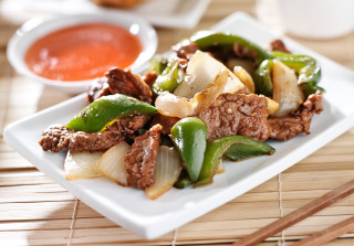 Plate food meat vegetables chopsticks - professional food photography free wallpaper