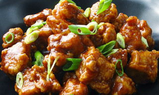 Black plate meat vegetables sauce - a black plate free wallpaper