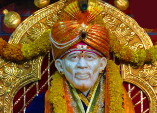 Statue man red gold outfit - red scarf free wallpaper