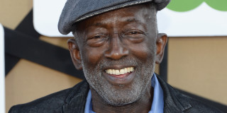 Man hat smiling camera blue - earl moran free wallpaper