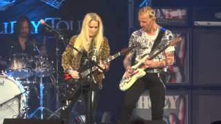 Man woman playing guitars stage - eric taylor free wallpaper