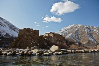 Mountain range river castle snow - a river running free wallpaper