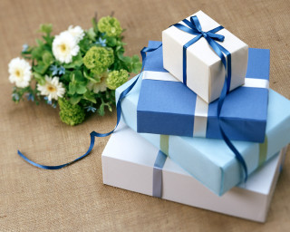 Gift boxes flowers tablecloth blue - a blue ribbon free wallpaper